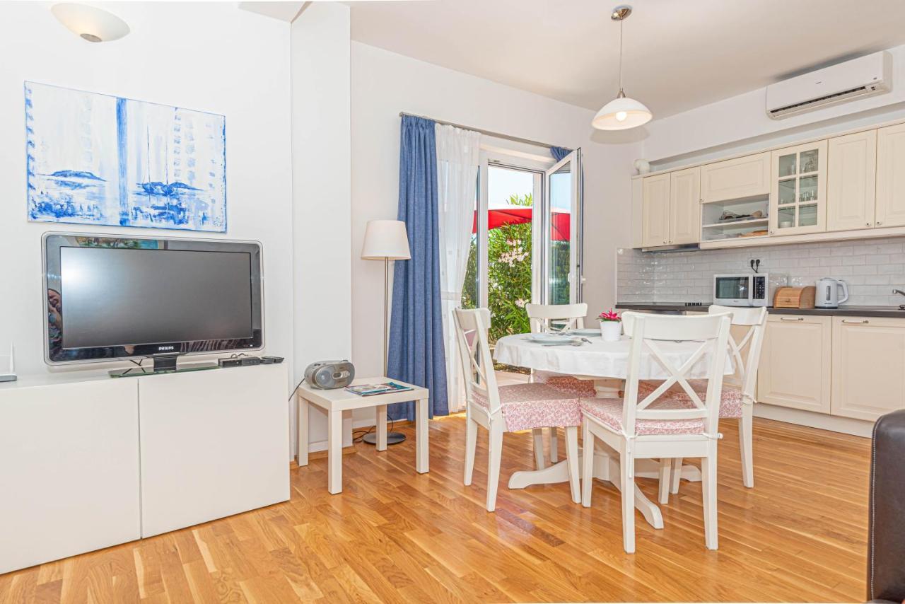 Apartments Villa Tribunj Tribalj エクステリア 写真