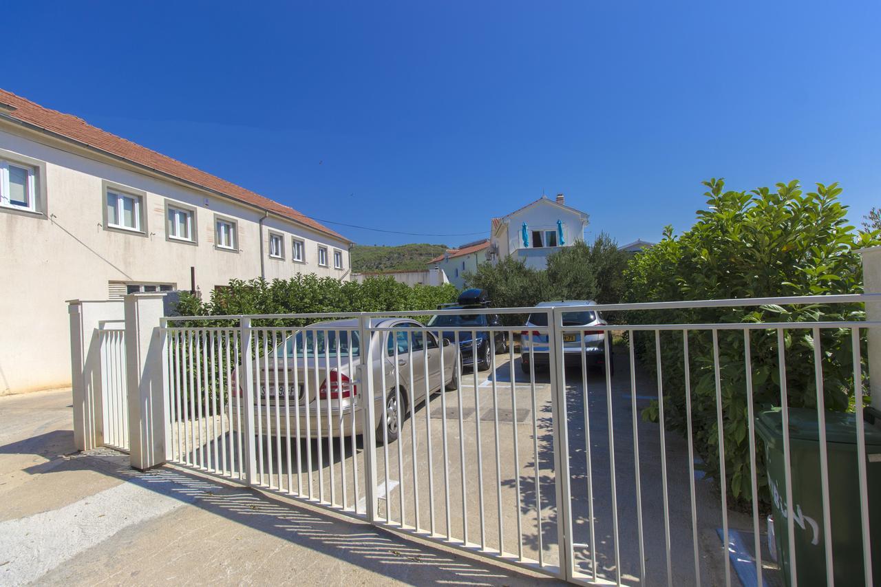 Apartments Villa Tribunj Tribalj エクステリア 写真
