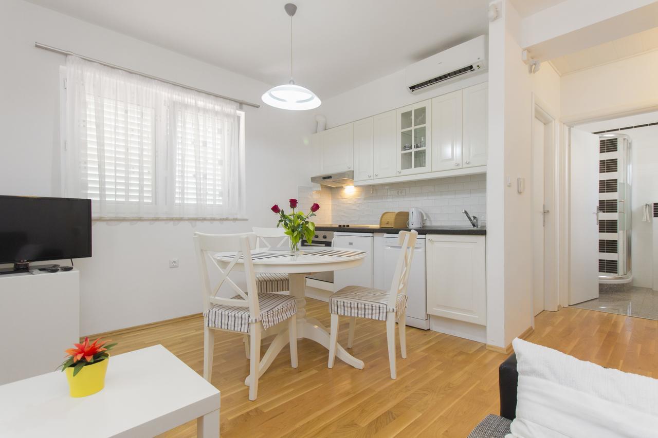 Apartments Villa Tribunj Tribalj エクステリア 写真